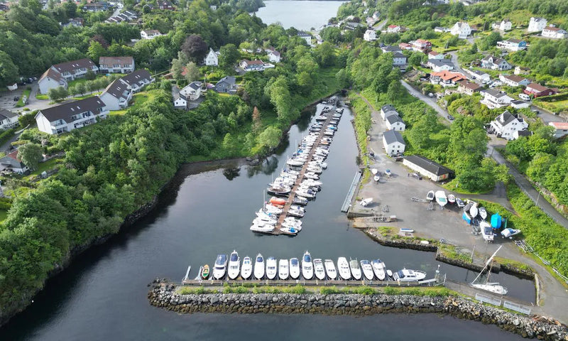 Vi dekker havner og småbåtplasser i Indre Arna og langs Sørfjorden.